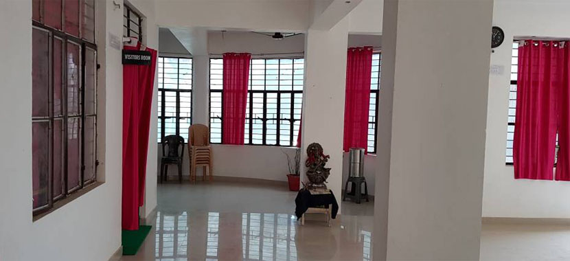 Visitors Area, Visitors Room